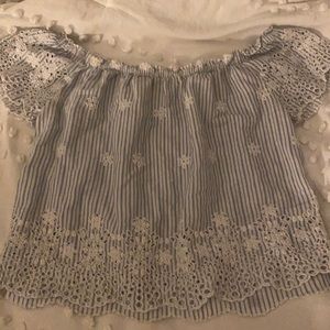 Hollister off the shoulder top. Great condition